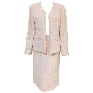Spring 1999 Chanel Blush Pink Boucle Tweed Skirt Suit/Freshwater Pearl Trim